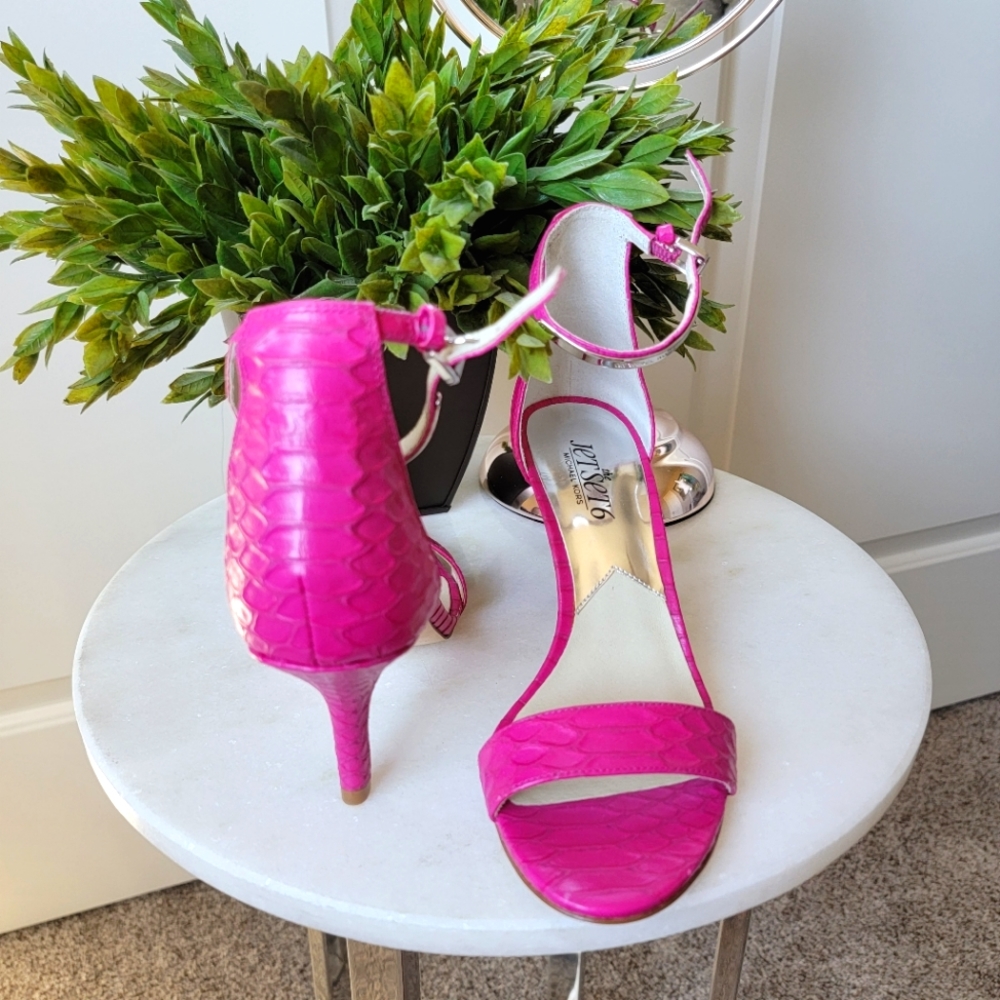 Jetset 6 Michael Kors fuchsia pink heels size 6